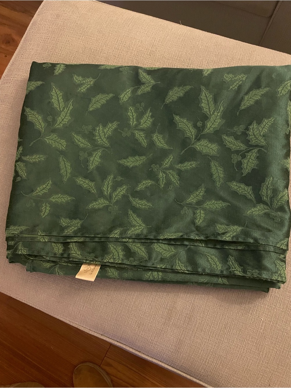Lenox Linens Holiday Holly Emerald Green Christmas Tablecloth Cotton Poly